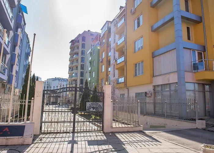 Apartment Flower House 3 *