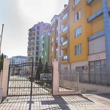 Apartment Flower House 3 *